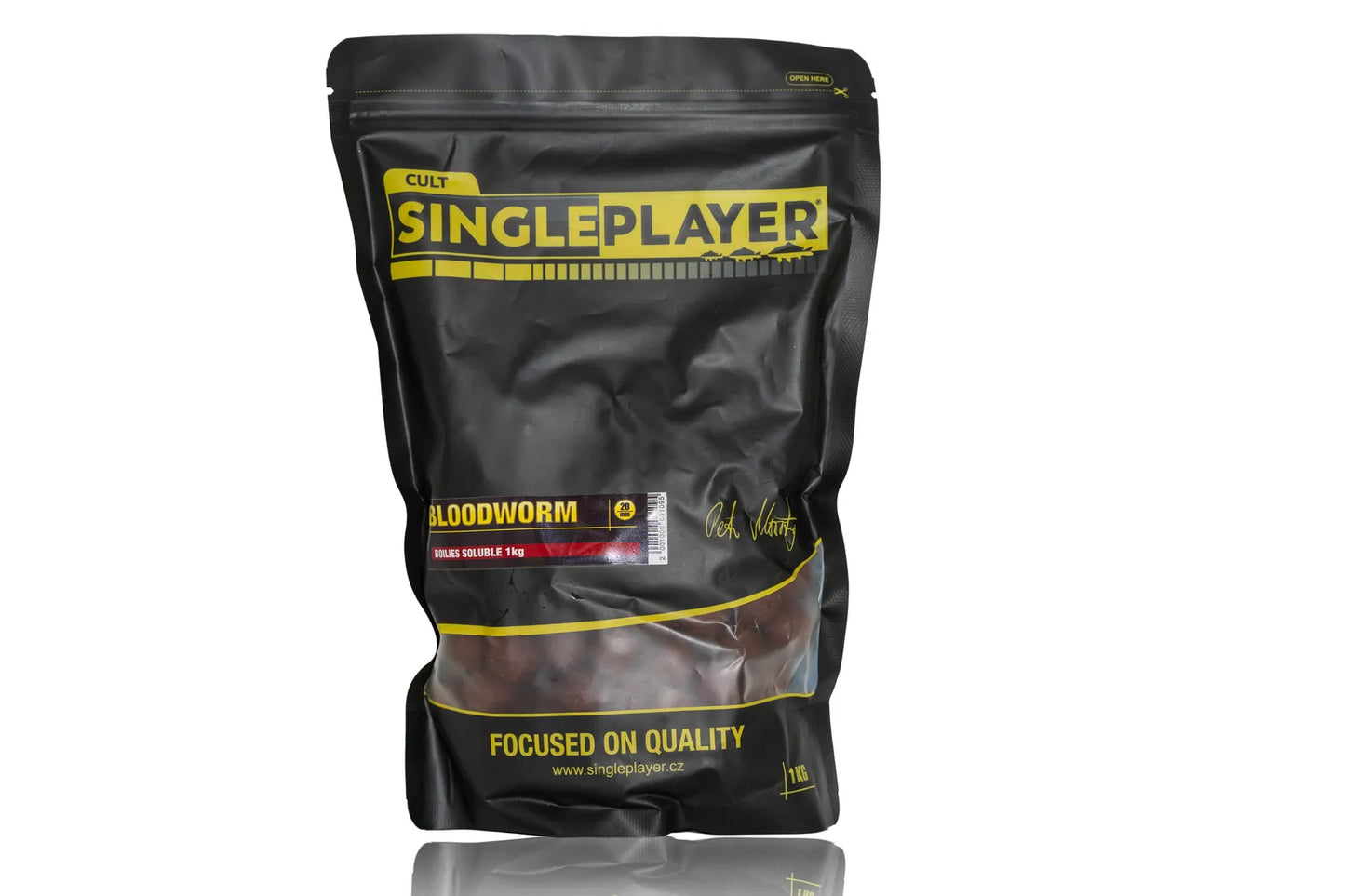 SINGLEPLAYER Rozpustné Boilies SOLUBLE Bloodworm - 20mm 1kg