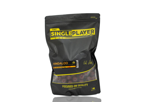 SINGLEPLAYER Rozpustné Boilies SOLUBLE Vindaloo - 1kg 20mm